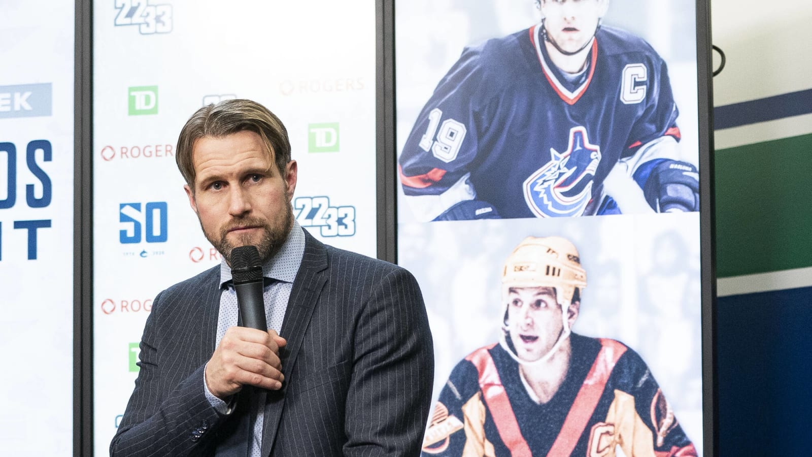 Vancouver Canucks’ Best Trades with the Chicago Blackhawks Yardbarker