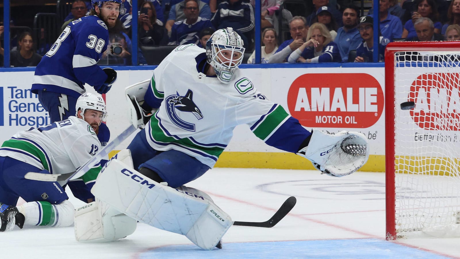 Vancouver Canucks’ 3 stars of the week Thatcher Demko shines despite