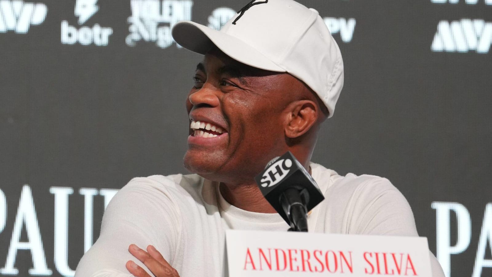 Watch: Anderson Silva Gives Chael Sonnen Hilarious Gift Ahead Of Their Trilogy Fight In Brazil This Saturday