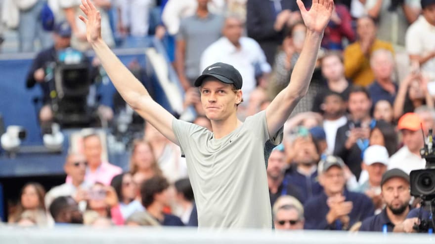 Jannik Sinner extends unbeaten streak against Novak Djokovic in a thrilling three-set win in the Six Kings Slam