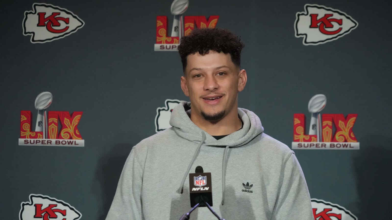 Mahomes Healthy But Eagles Battling Illness Before Super Bowl