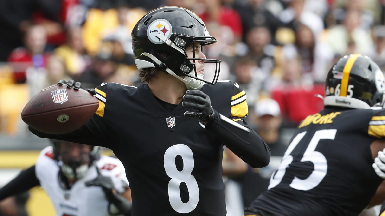 Steelers QB Kenny Pickett leaves game after big hit