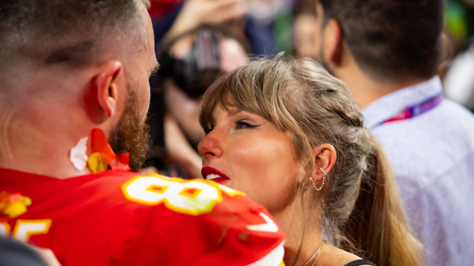 Taylor Swift gives Travis Kelce a special shoutout at her Eras Tour