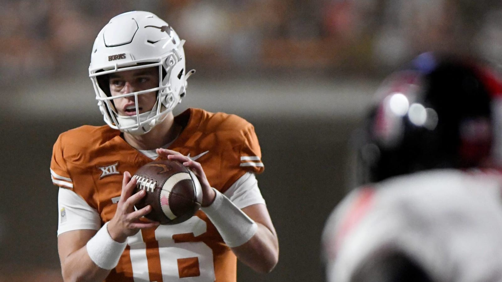 Texas QB Arch Manning impresses in college football debut 