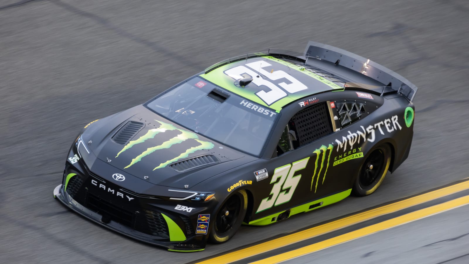 Riley Herbst frustrated with Jesse Love during final qualifying run at COTA