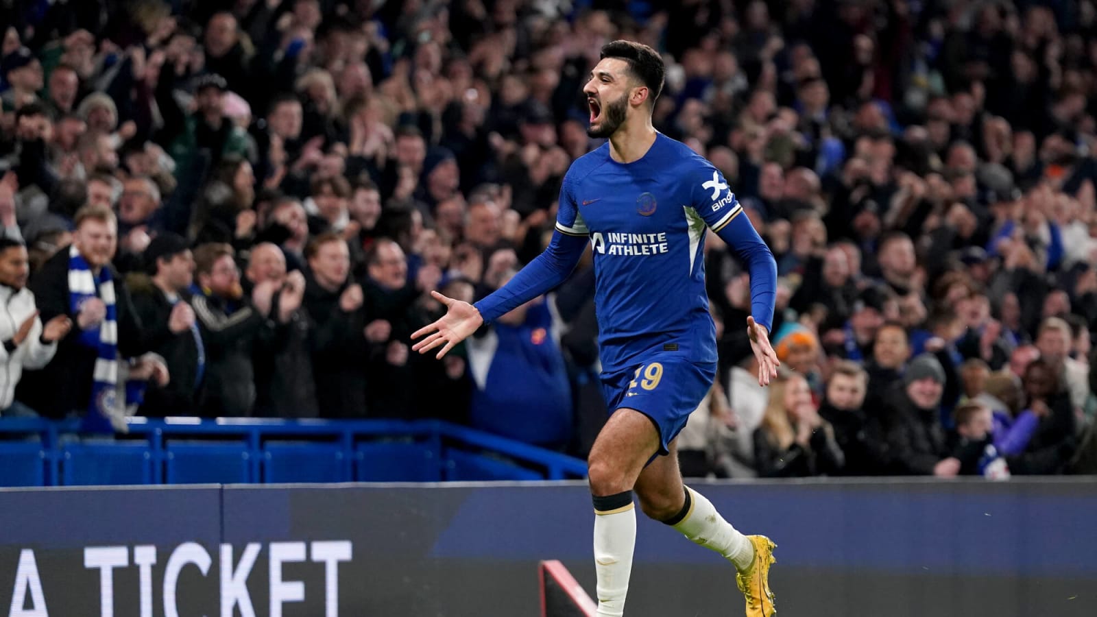 West Ham links to £50m Chelsea attacker make no sense – unless Casadei plan is true