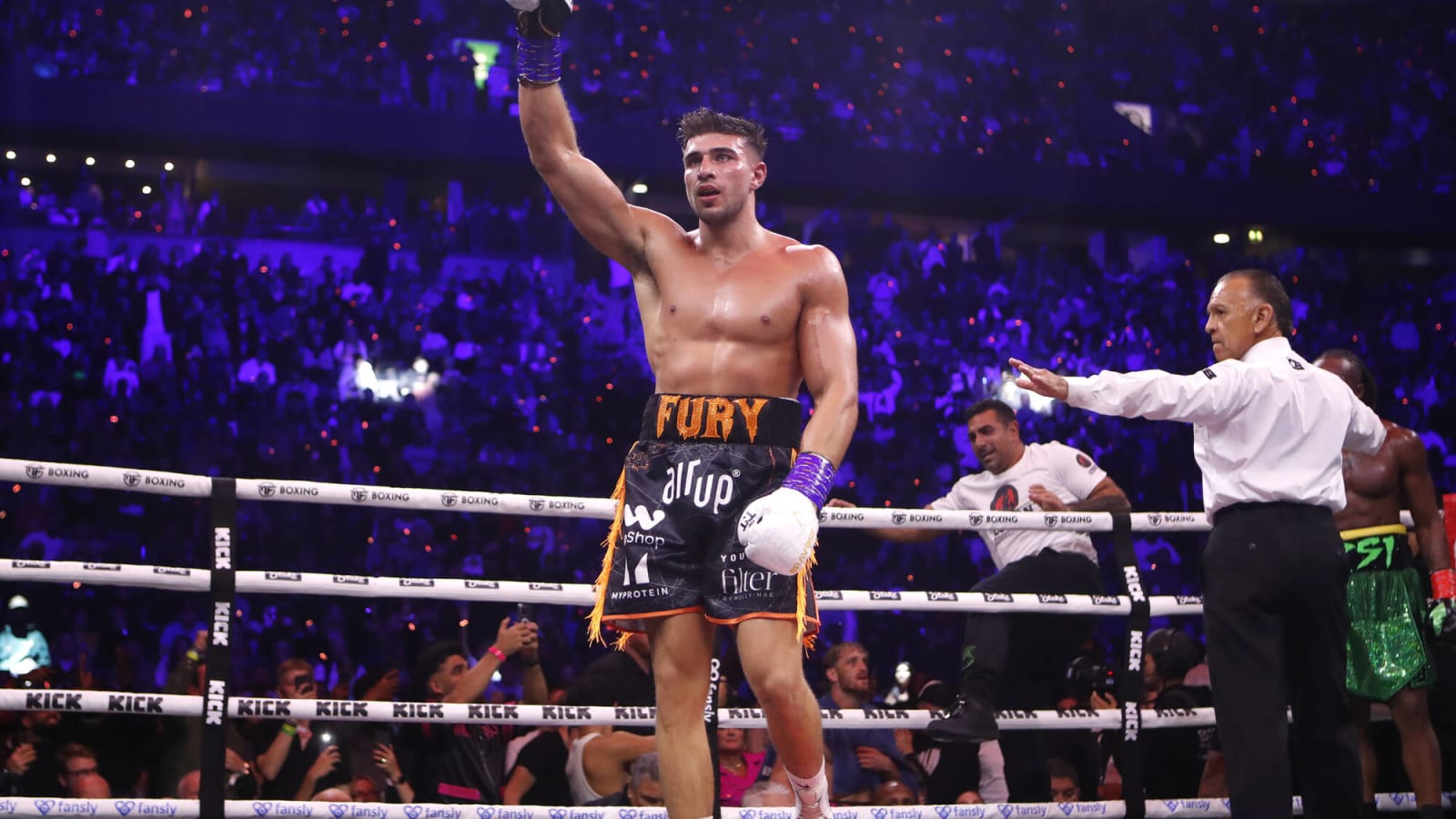 Tommy Fury offered SHOCK world title shot by undefeated champion