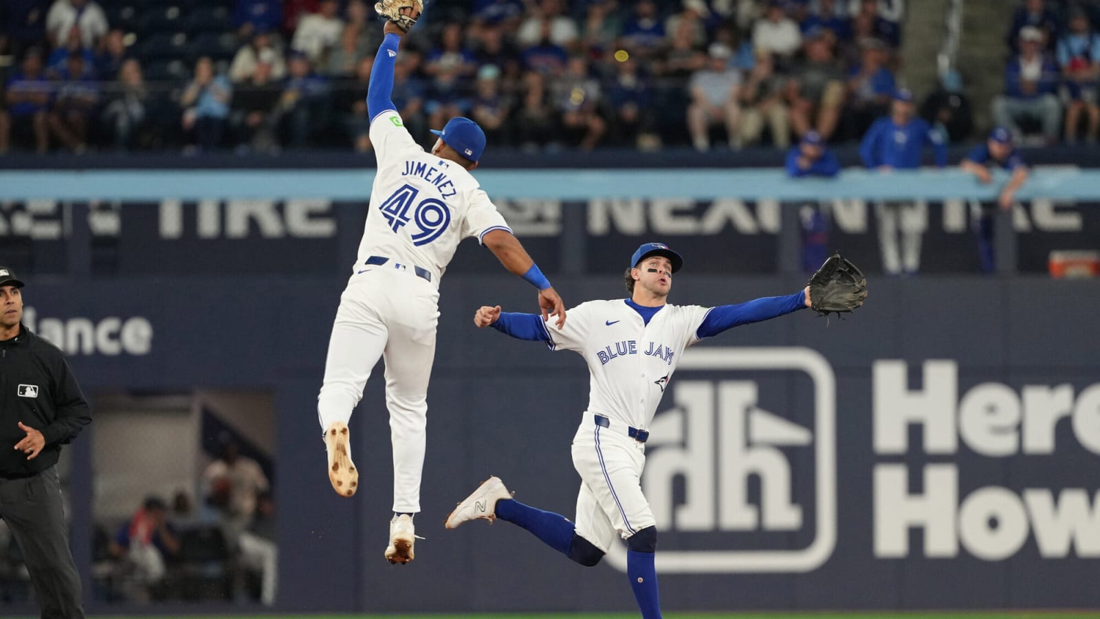 Blue Jays option Jonatan Clase, recall Leo Jimenez