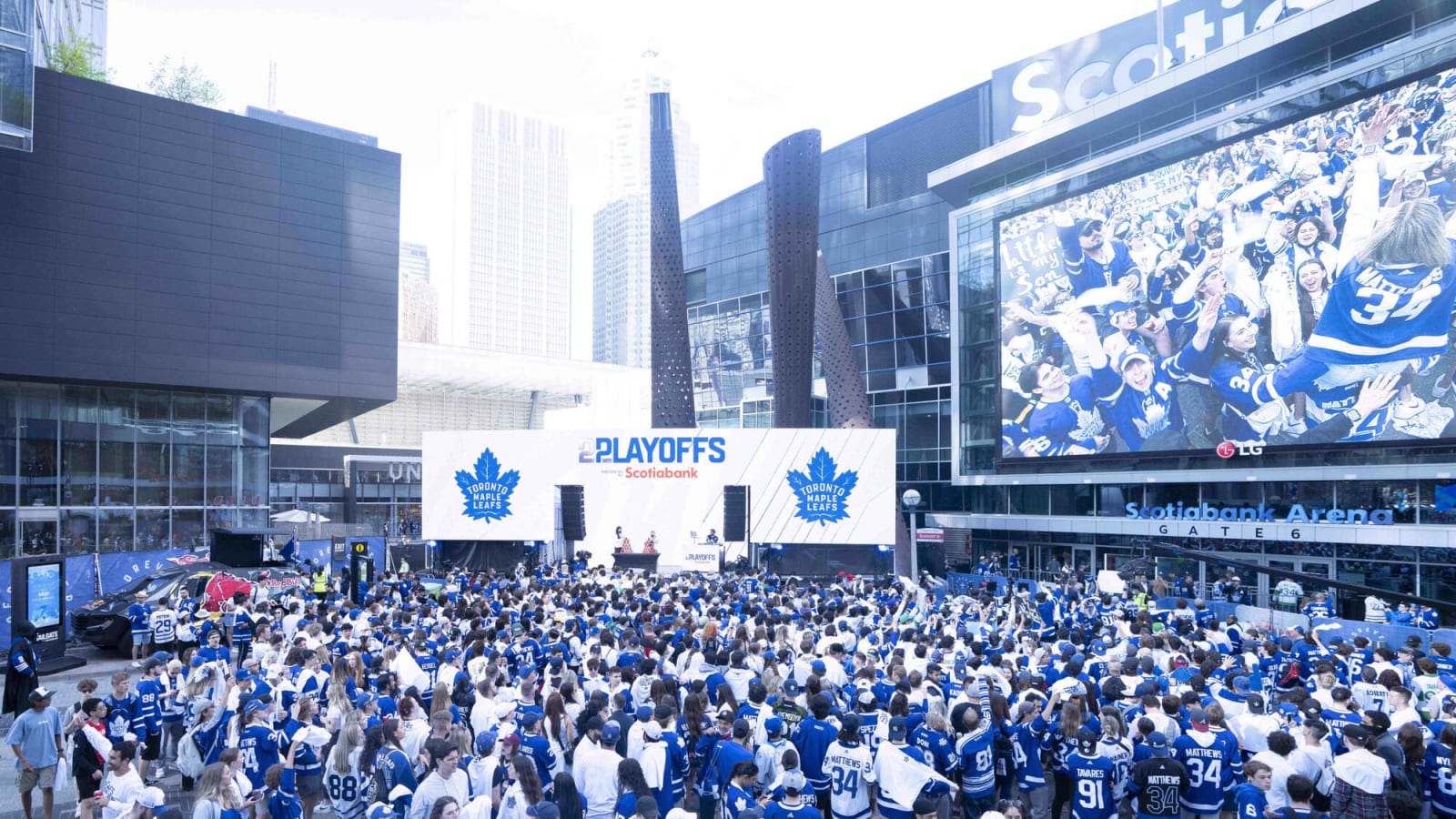 Maple Leafs radio announcer Joe Bowen calls out the Game 3 home crowd for lack of energy