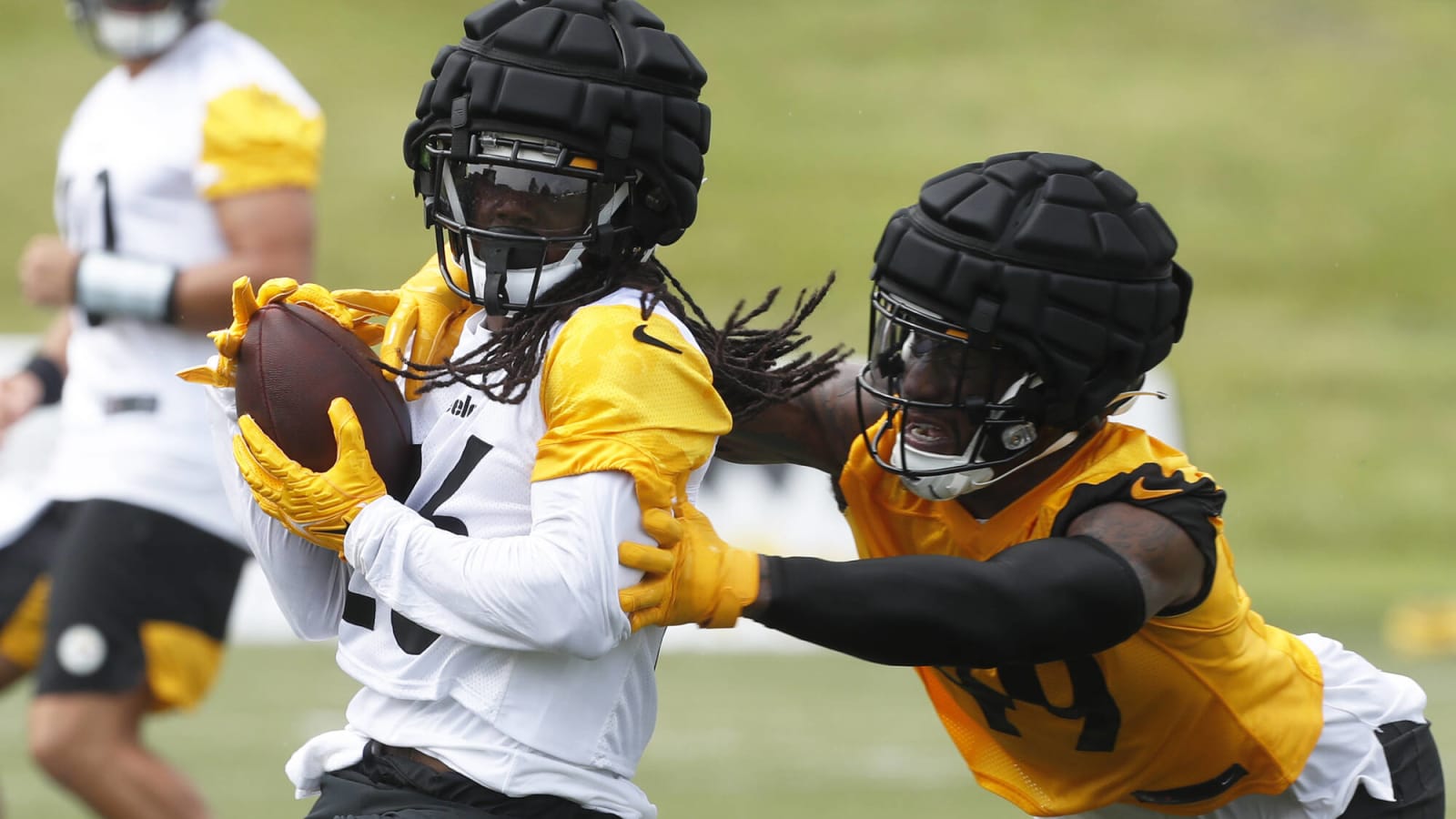 Surprise Linebacker Is Blowing Minds In Steelers' Camp