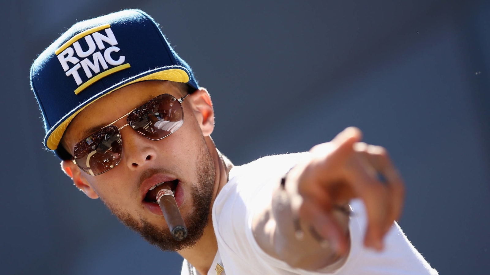 NASA invites conspiracy theorist Stephen Curry to see moon rocks