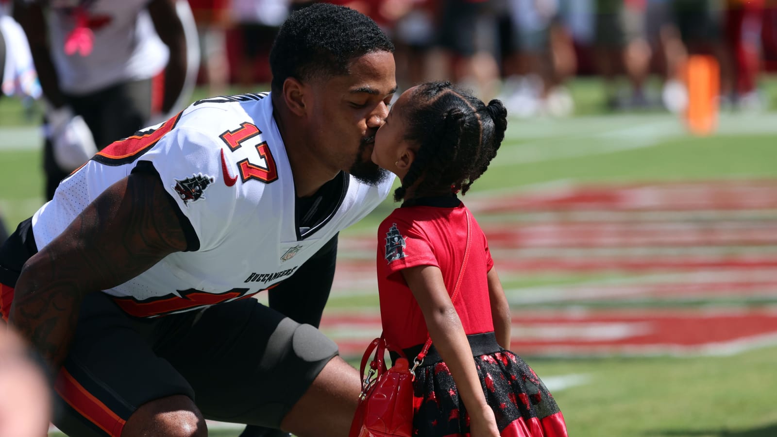 Bucs Sign WR