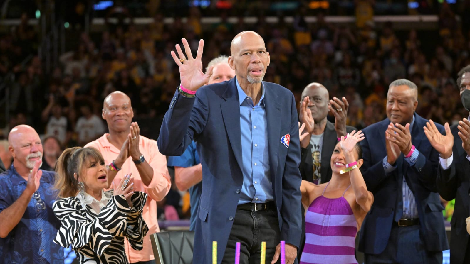 This Day In Lakers History: Kareem Abdul-Jabbar Passes Oscar Robertson On All-Time Scoring List