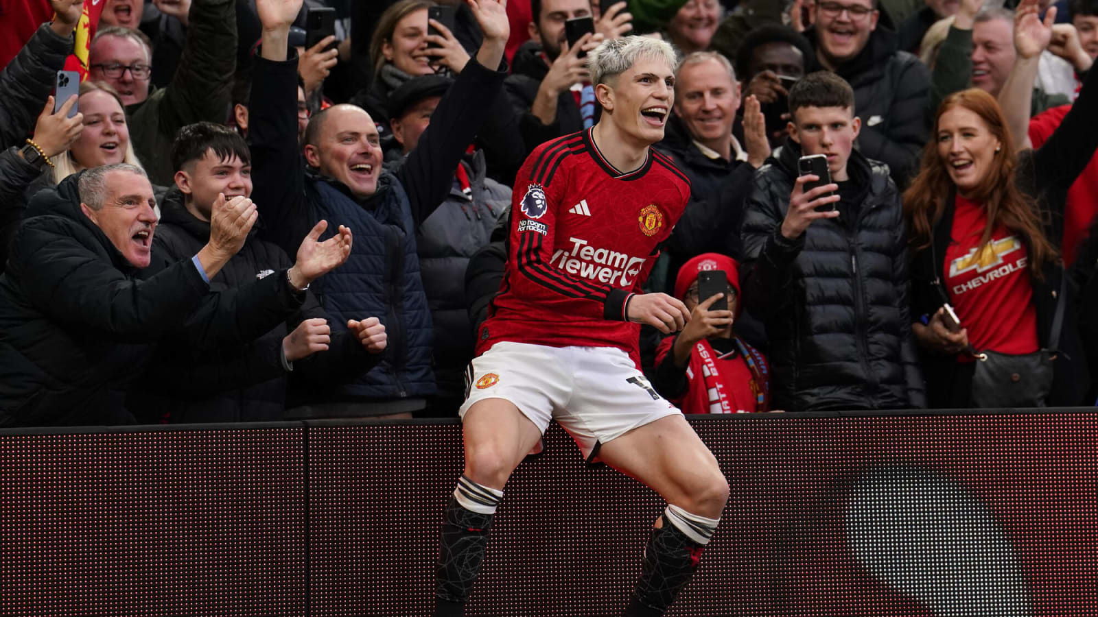 Manchester United 3-0 West Ham: Rasmus Hojlund and Alejandro