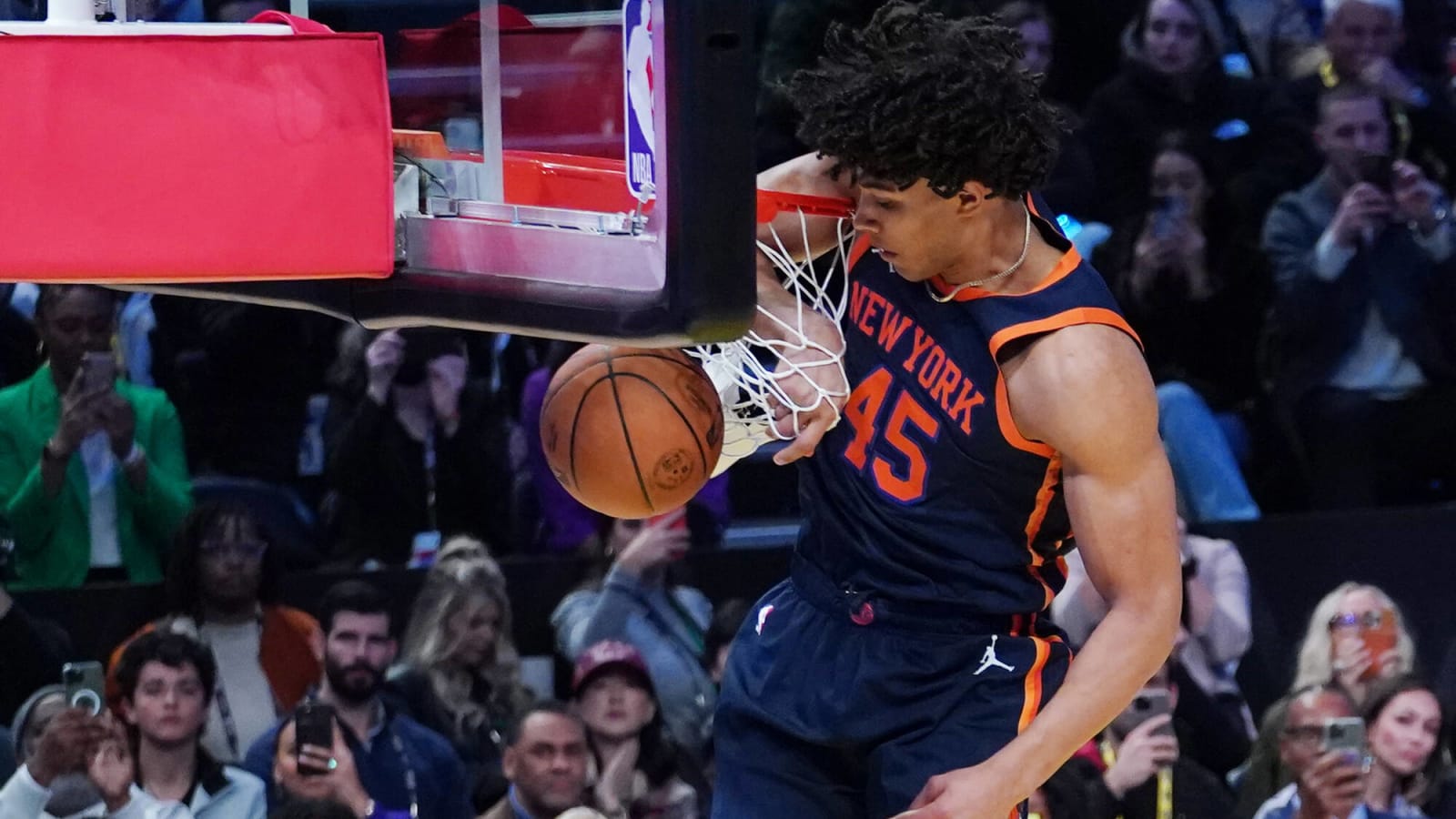  Jericho Sims reacts after losing in Slam Dunk contest