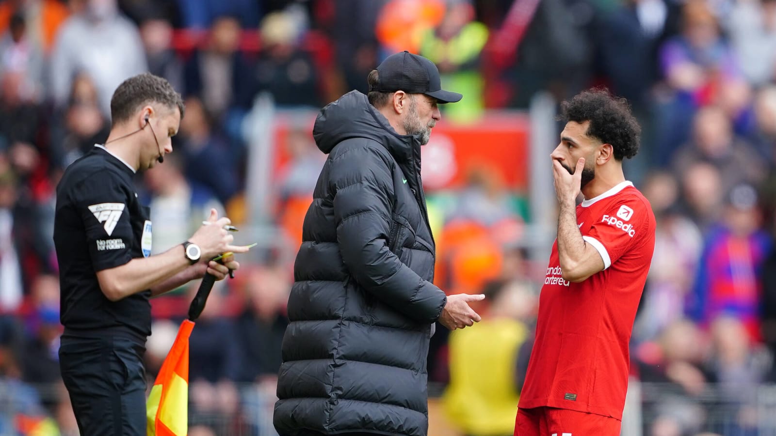 Watch: ‘What I would do…’ – Ex-PL winner makes plea to Salah and Klopp after touchline row