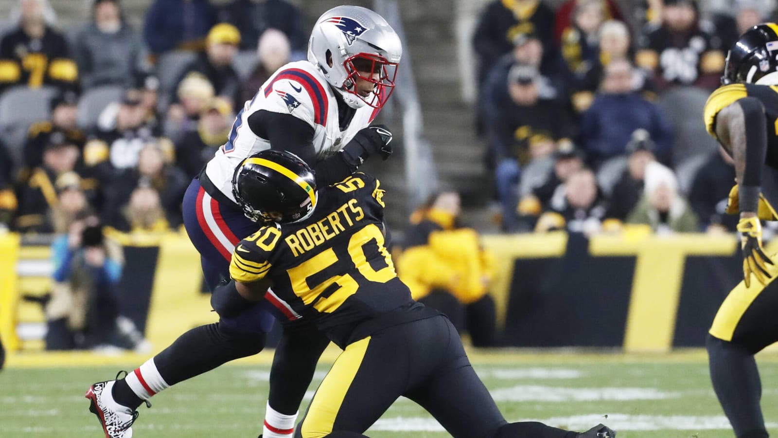 Steelers Veteran Elandon Roberts Doesn&#39;t Fully Rule Himself Out For Week 17 With Pec Injury