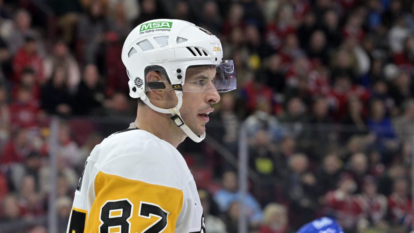 Sidney Crosby Gets 1600th Point!