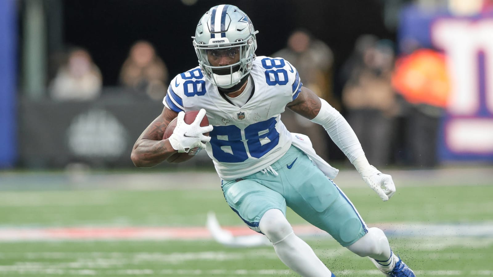 Cowboys displeased with officiating in loss to Cardinals