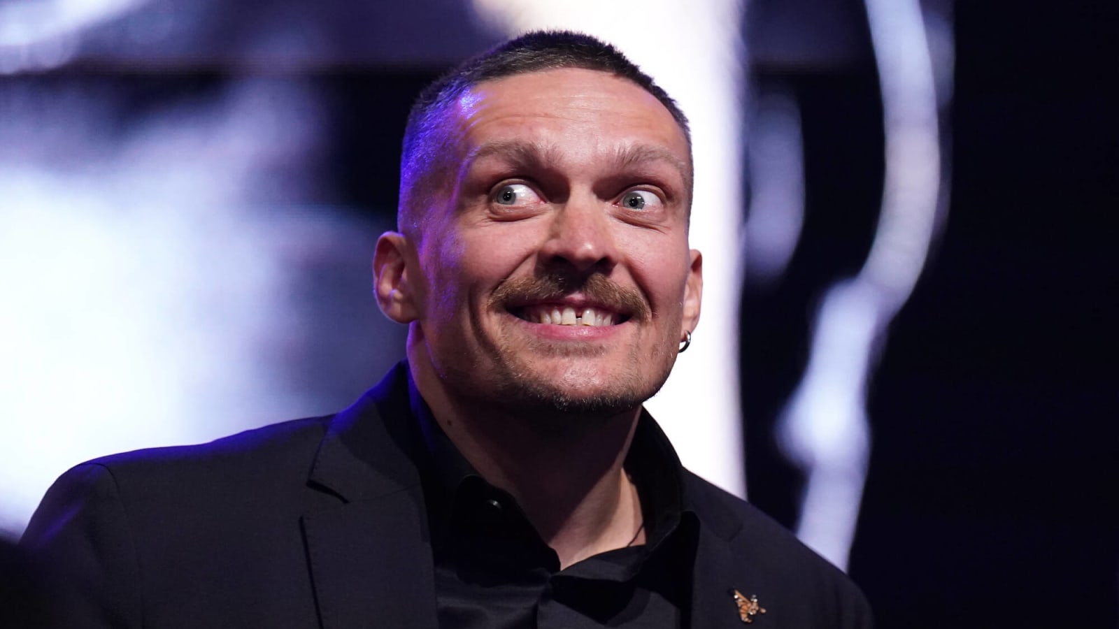 Usyk Shows Off His Insane, Bulked-Up Physique For Fury