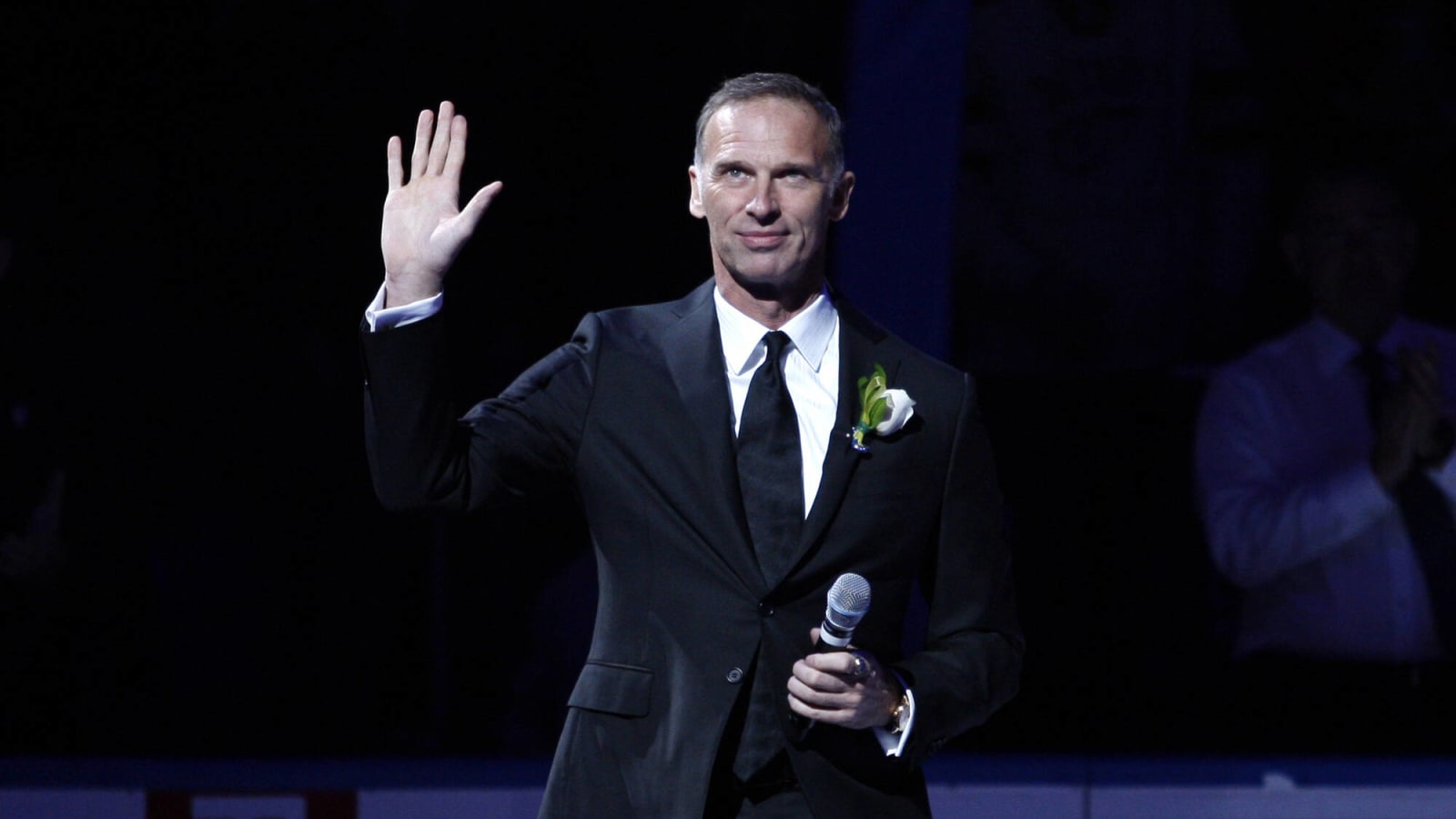 Sabres Legend Hasek Collects Artifacts in Shopping Carts as Czech Hall Closes