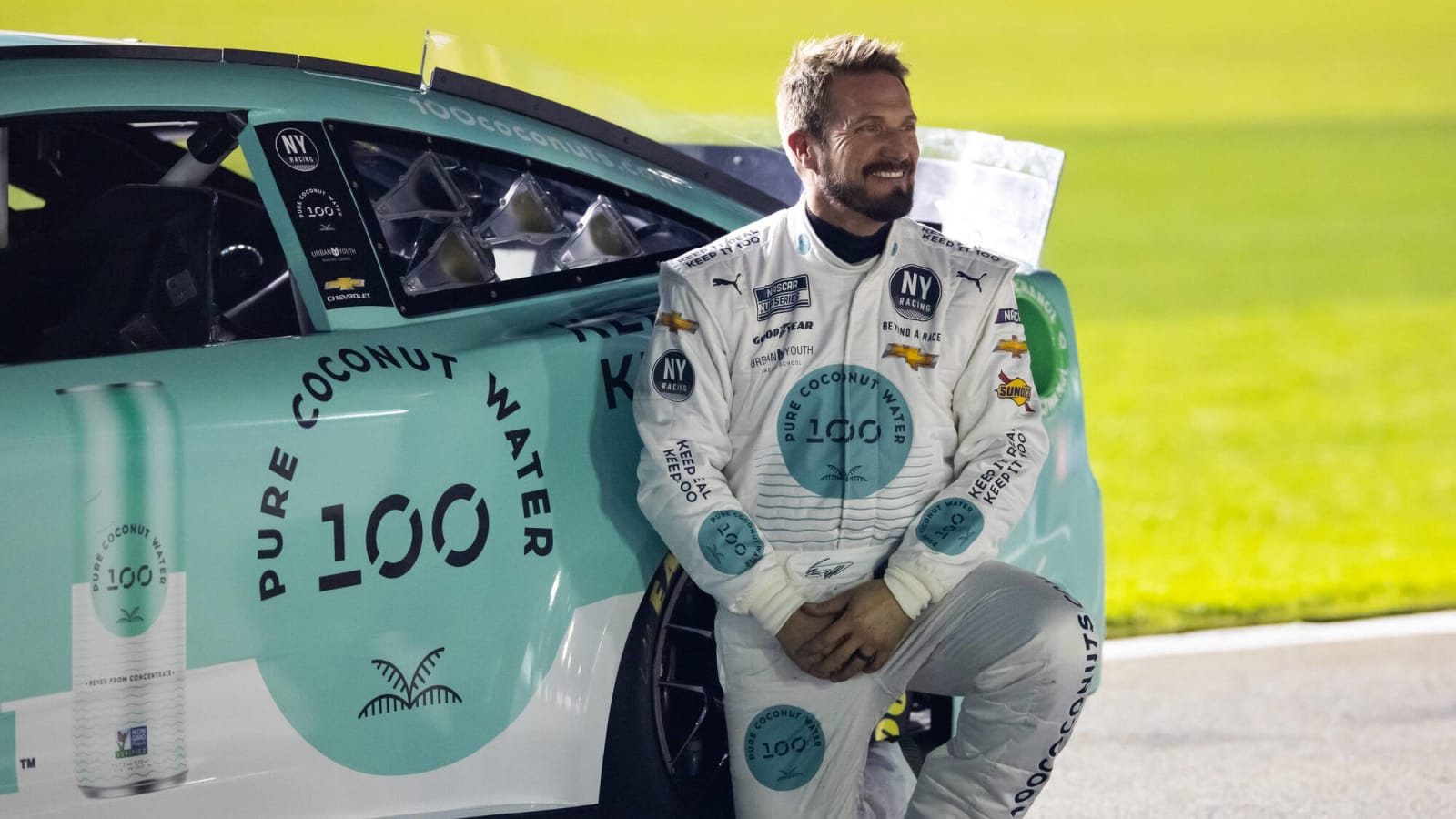 Watch: JJ Yeley’s crew chief aggressively shoves Kyle Weatherman after the Atlanta Xfinity race