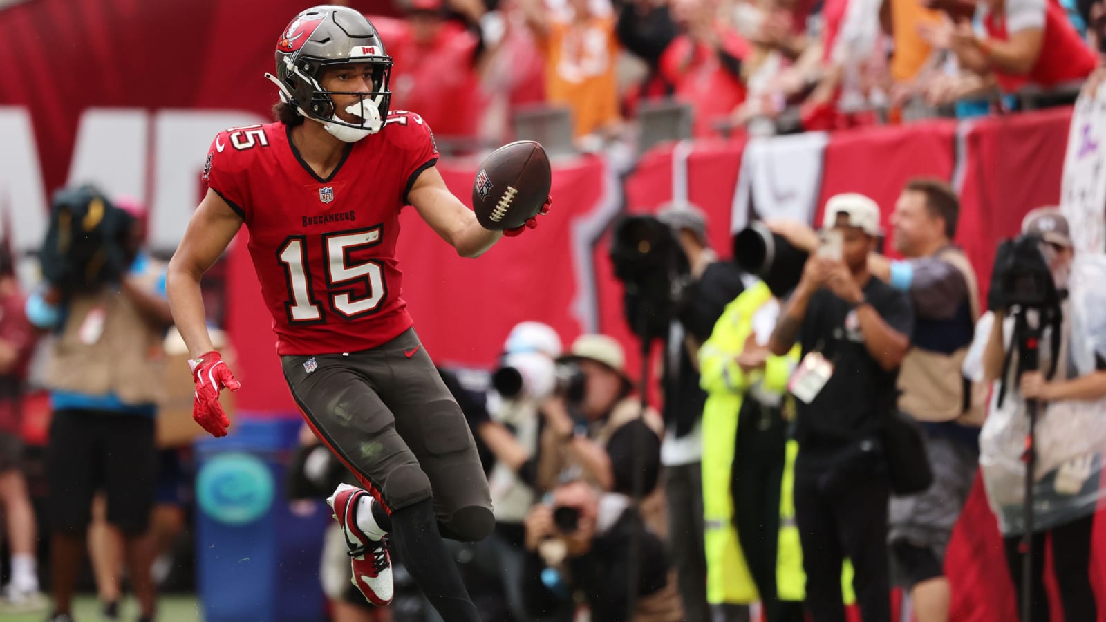 Jalen McMillan scores touchdown vs. Panthers at Raymond James Stadium