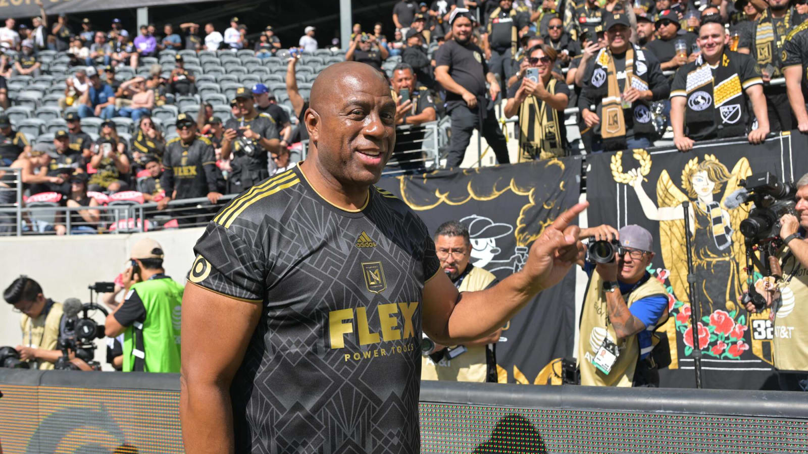 Magic Johnson Congratulates Fellow Michigan State Alum Mat Ishbia