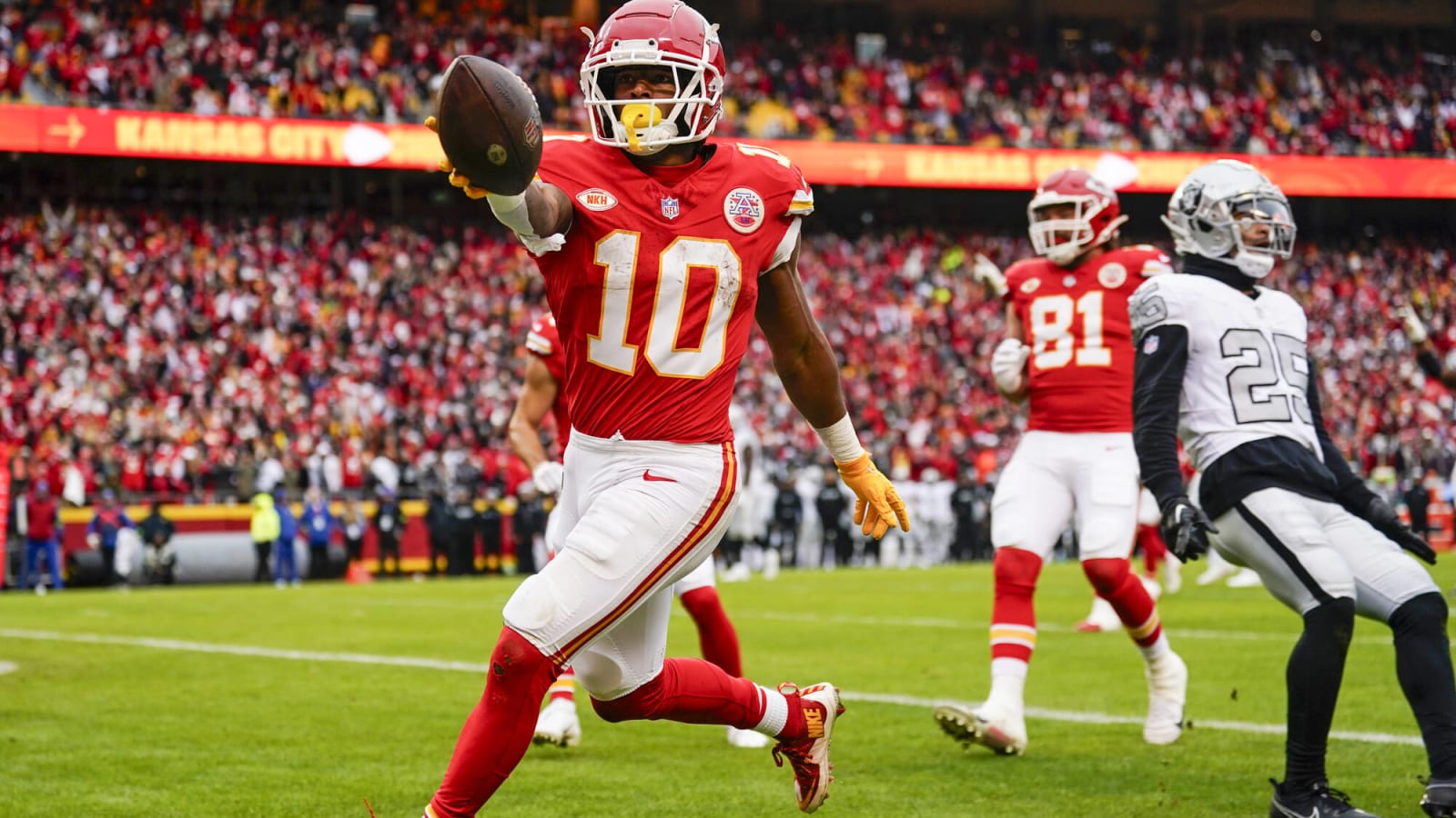 Chiefs&#39; player accidentally channels Bills Mafia on Christmas
