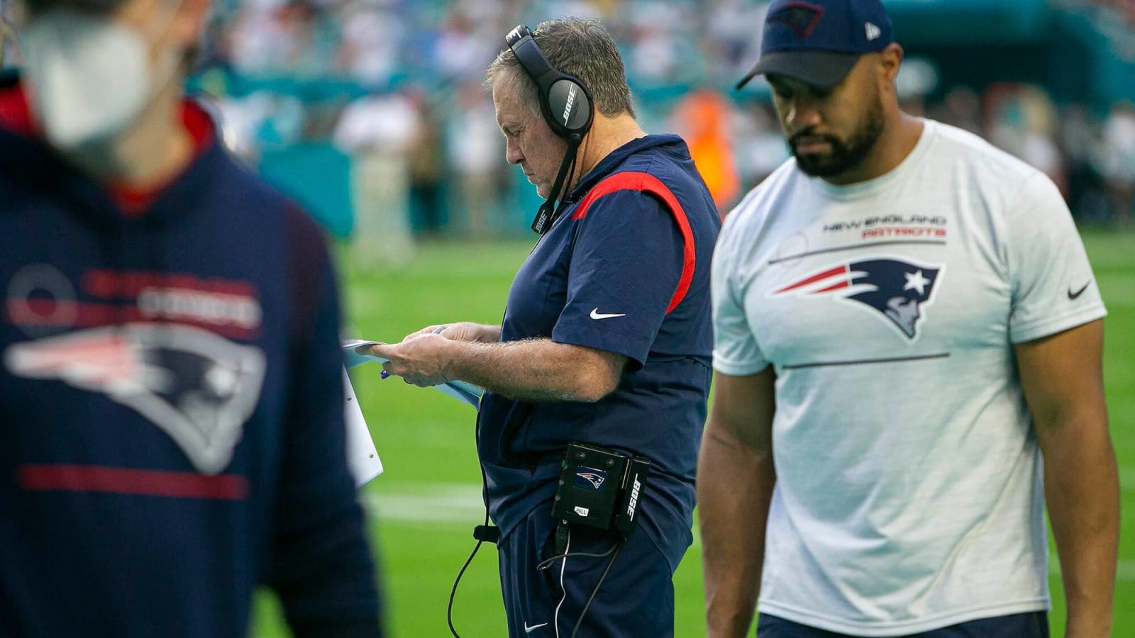 Patriots experiment with 2 different play callers during preseason opener