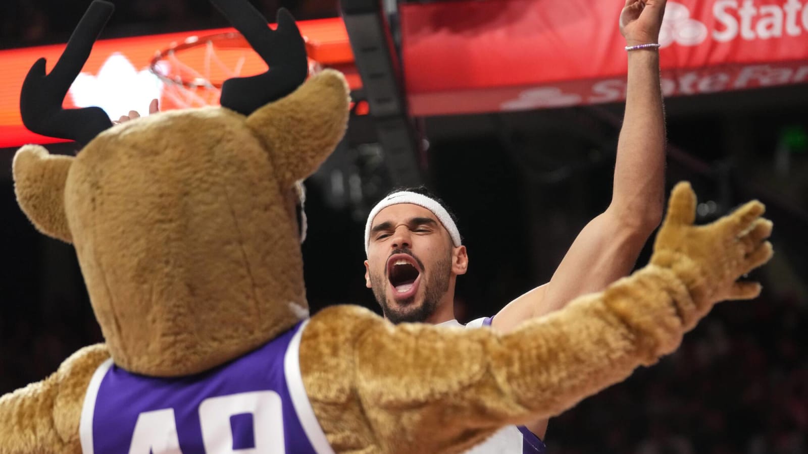 ‘It’s Over’, GCU’s Gabe McGlothan wins 35th Annual College Slam Dunk Contest in stunning fashion