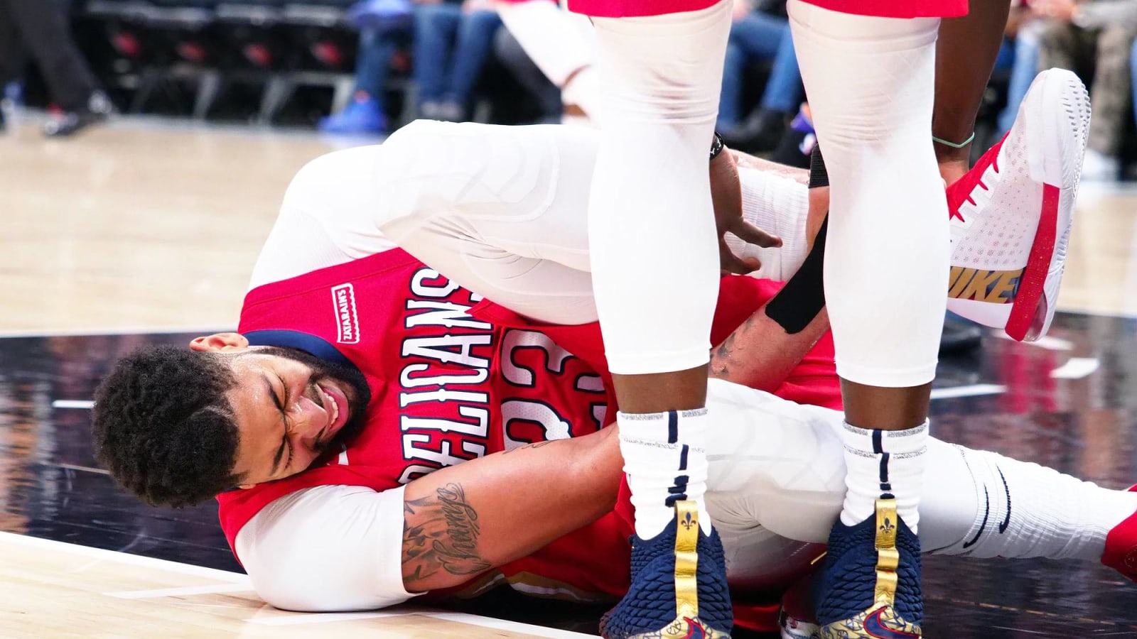 Anthony Davis hurts ankle; MRI set for Thursday