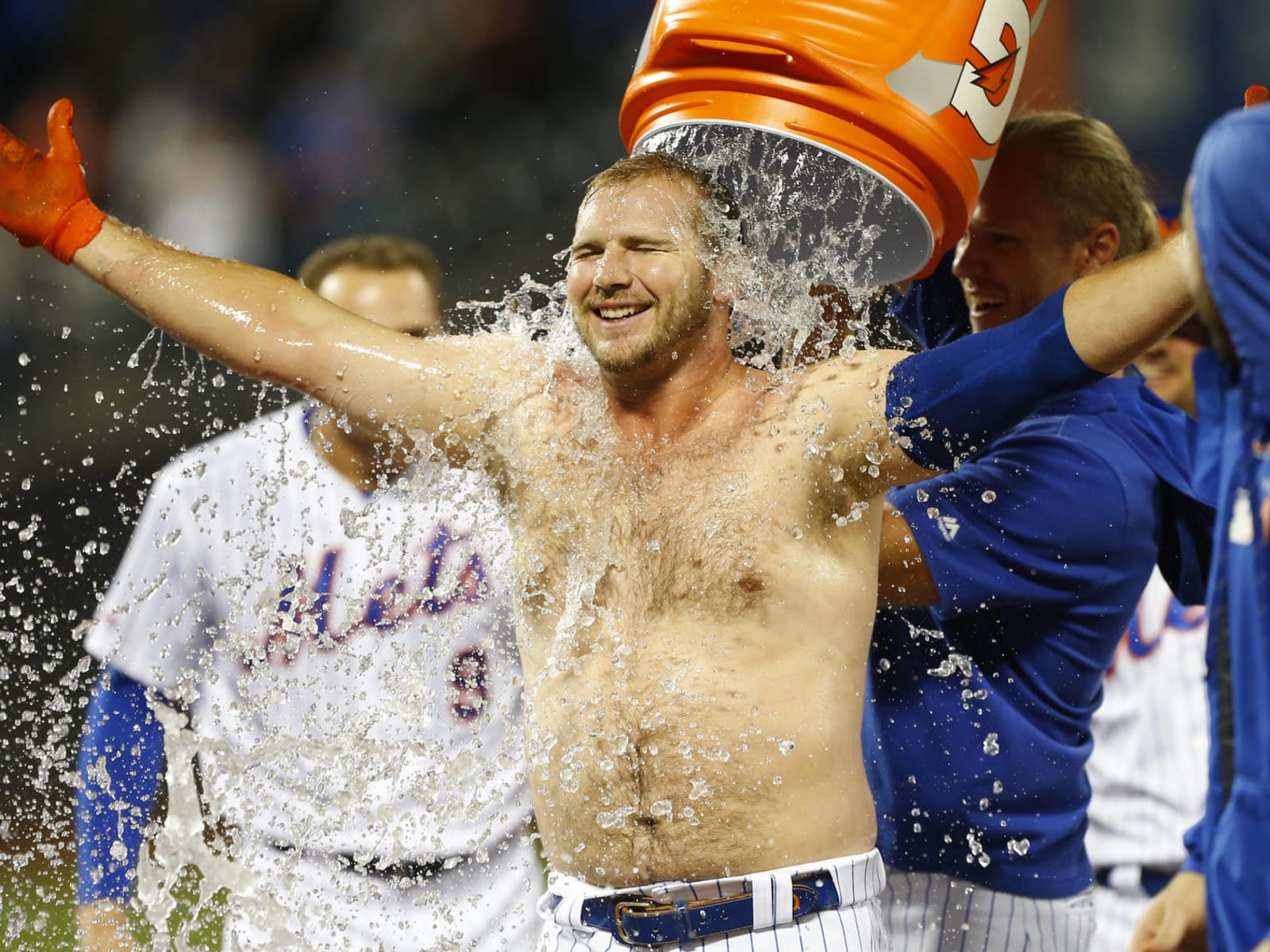 Shirtless Alonso on walk-off, 09/07/2019