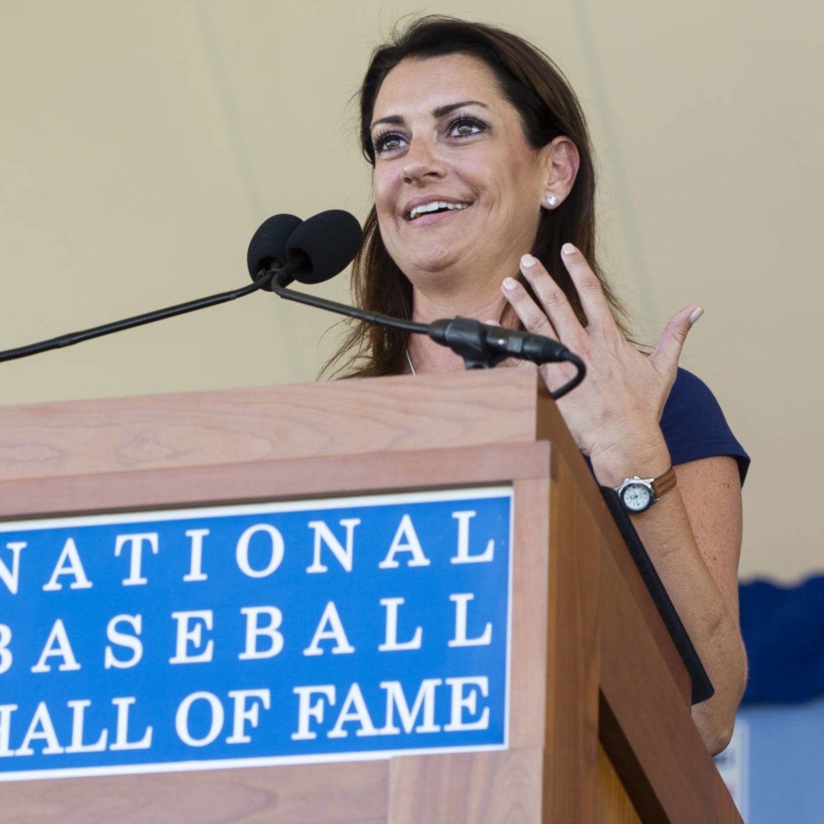 Roy Halladay's wife, Brandy, speaks at Baseball Hall of Fame