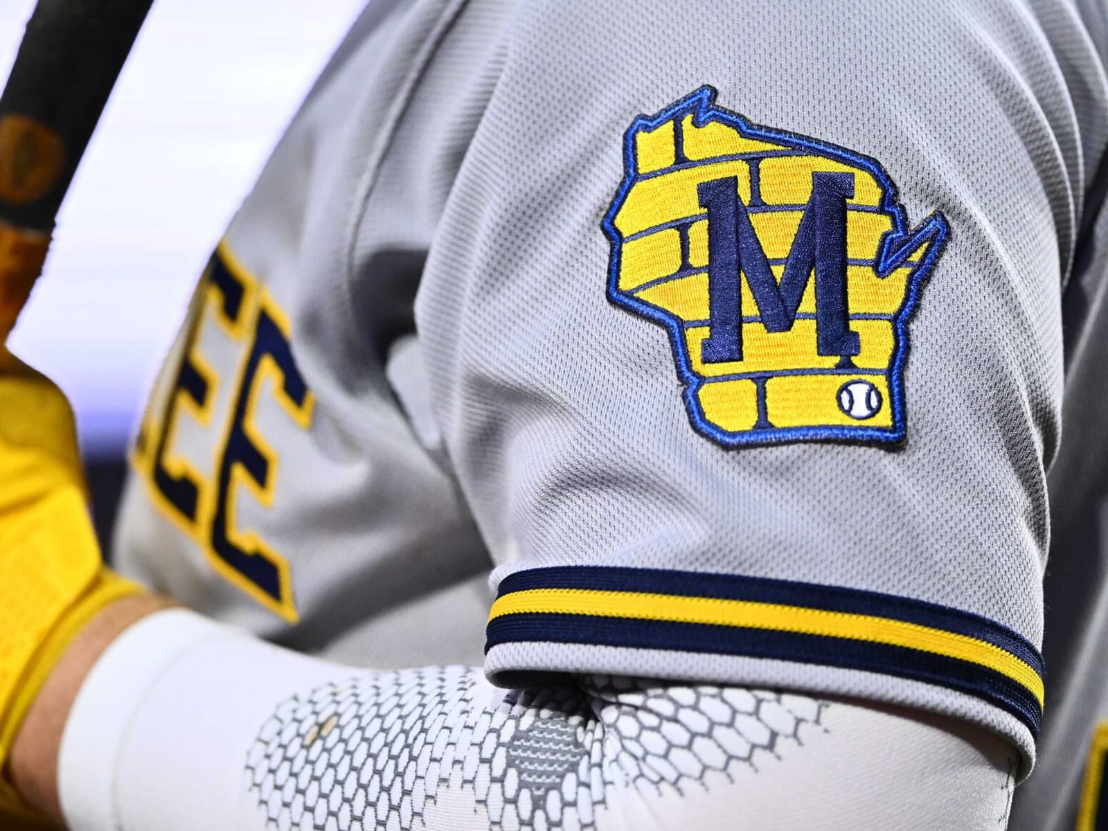 Milwaukee Brewers: New logo, uniform designs revealed