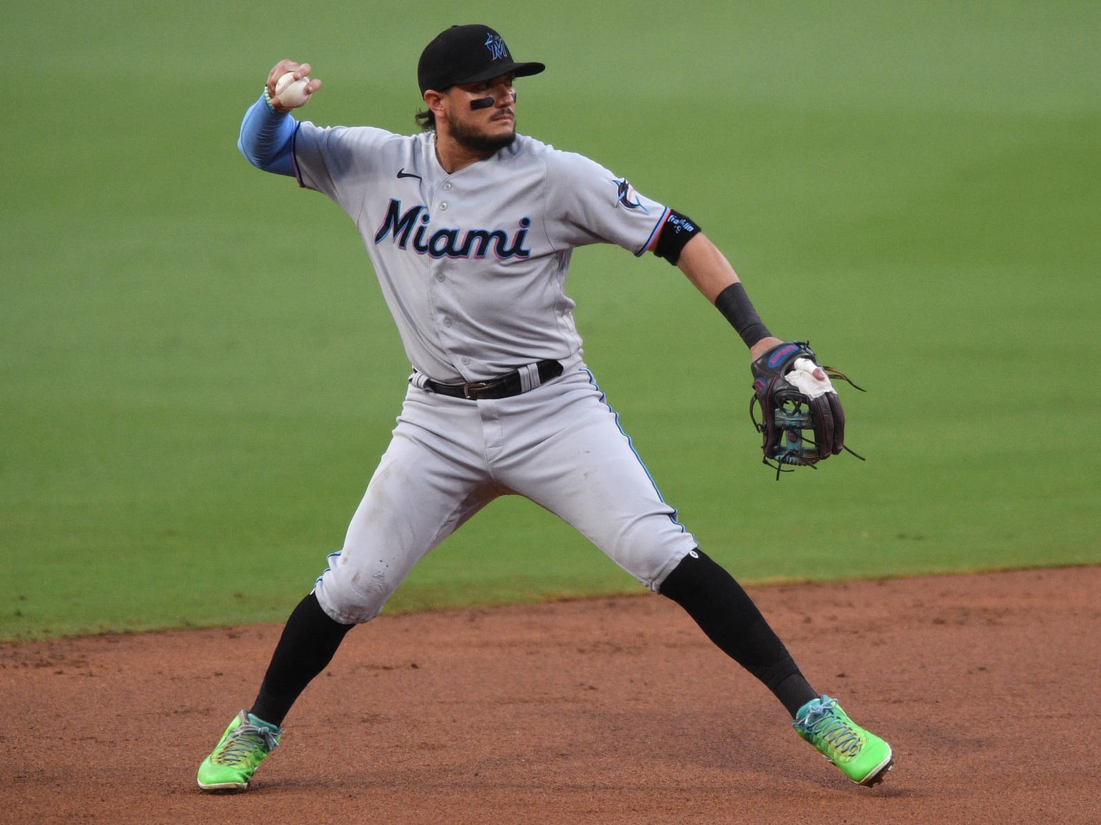 Miguel Rojas on acting as Marlins manager, trusting his teammates