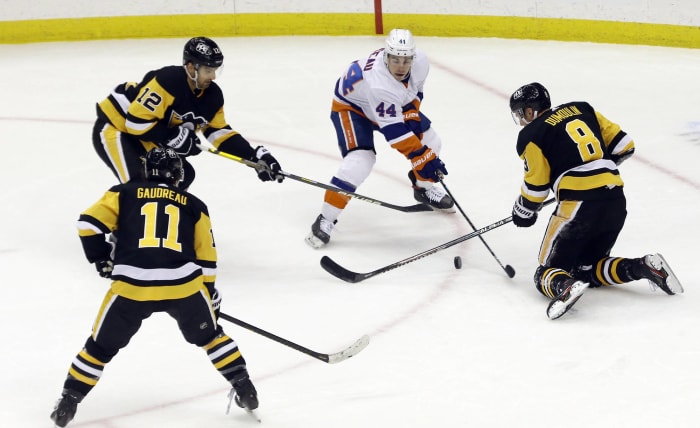 How will Ron Hextall handle his first trade deadline with the Penguins?