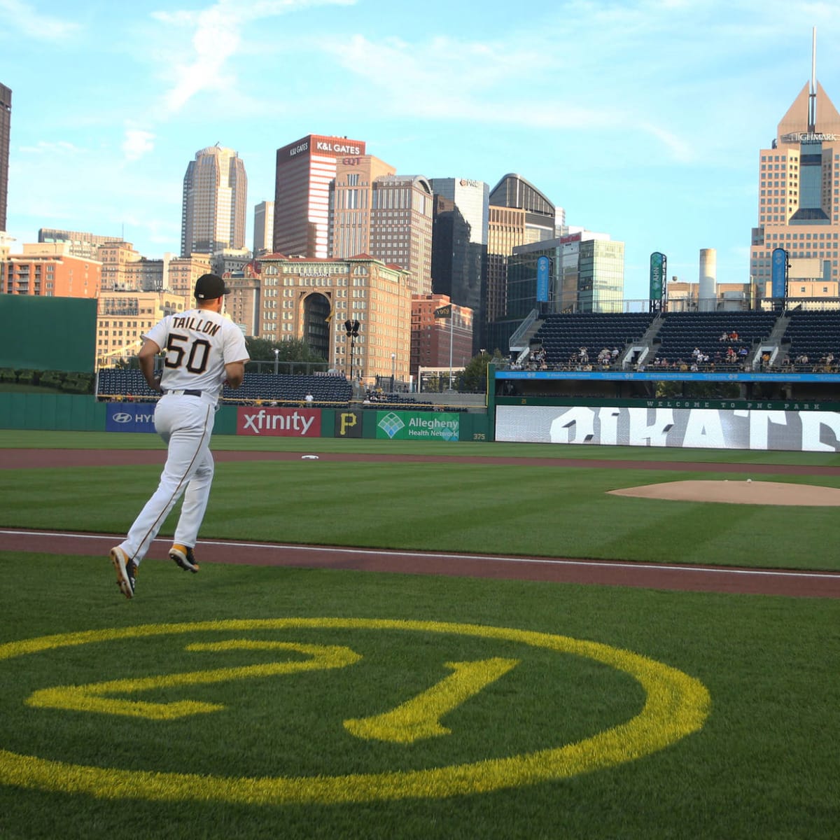 Pirates to wear No. 21 on Sept. 9 to honor Roberto Clemente