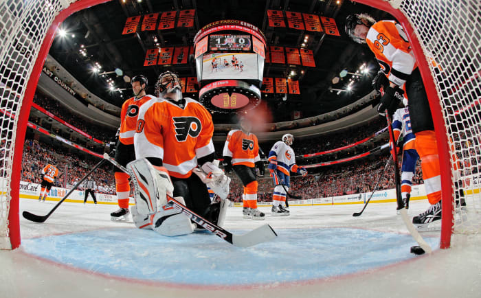 Paul Holmgren breaks up the Flyers for Ilya Bryzgalov