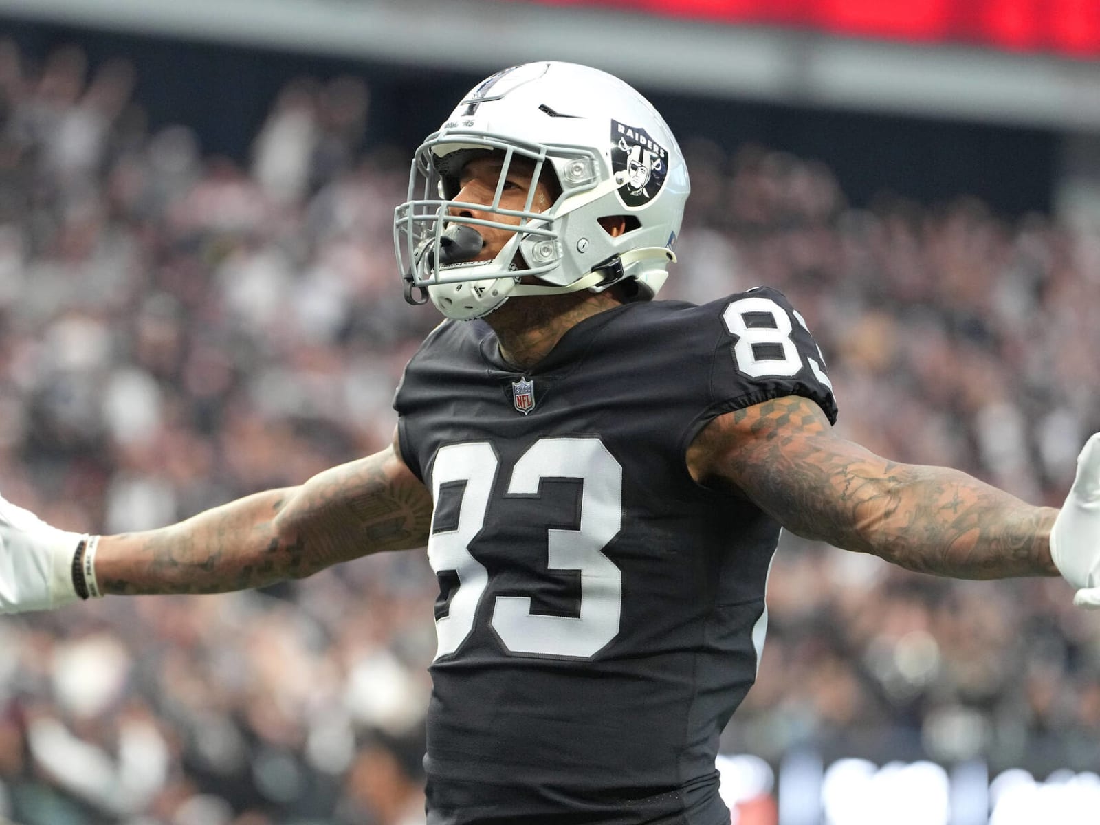 Trade Proposal Lands Packers Darren Waller From Raiders