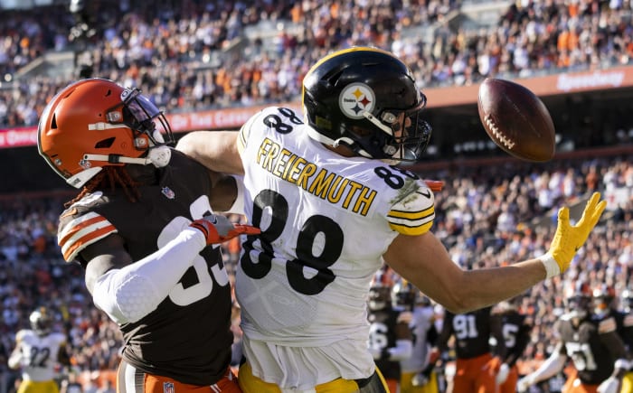 Rookie tight end preserves Steelers' shorthanded win