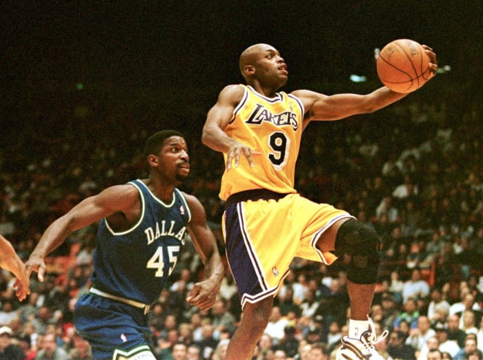 Who are the Los Angeles Lakers' all-time leading scorers?