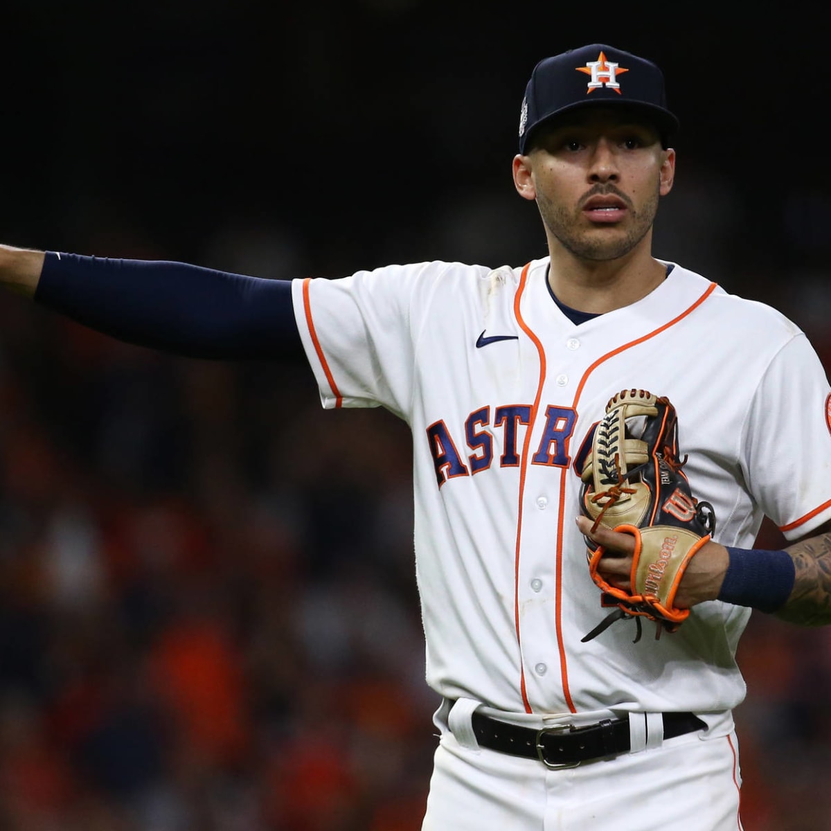 Carlos Correa's incredible play to home draws Derek Jeter