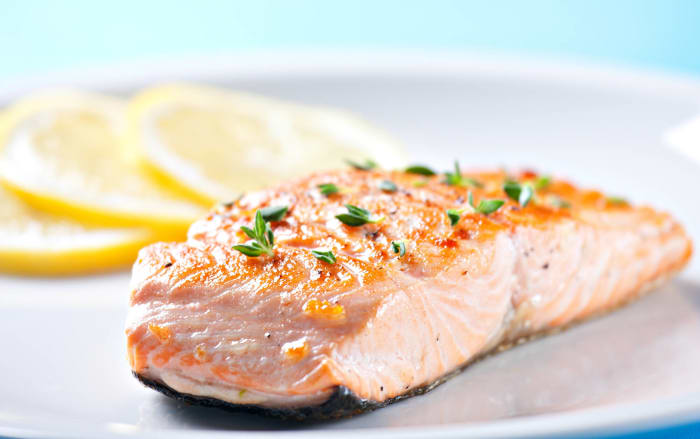 Salmon with lemon sauce