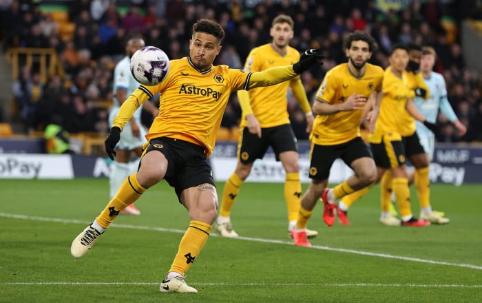 Wolverhampton Wanderers (4)