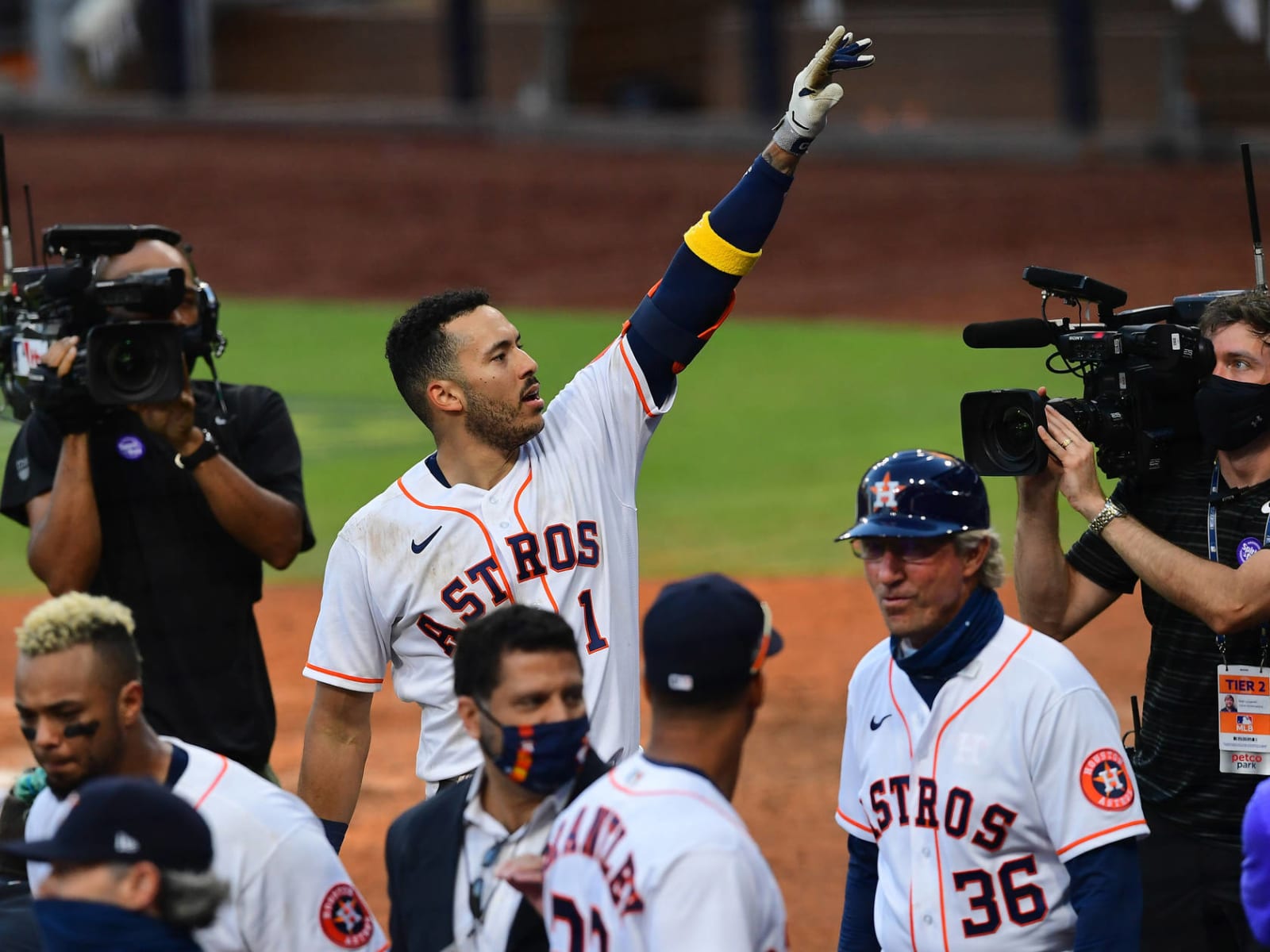 Astros' Carlos Correa calls shot before walk-off homer in Game 5