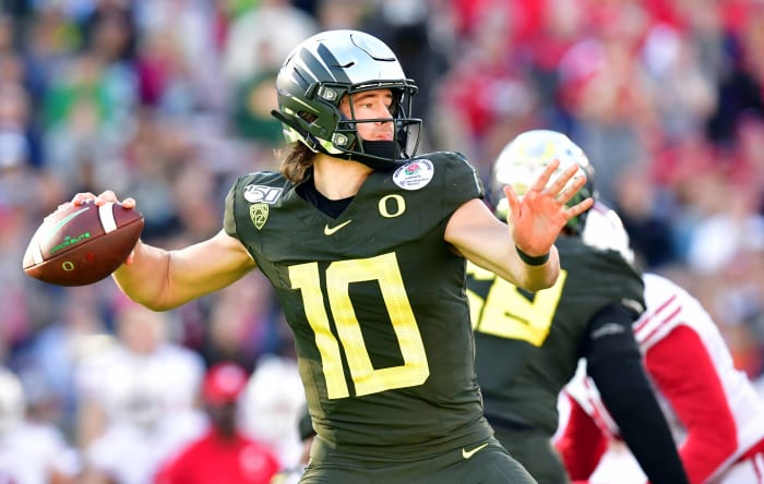 Justin Herbert Oregon Ducks Autographed 16 x 20 Black Jersey Throwing  Photograph