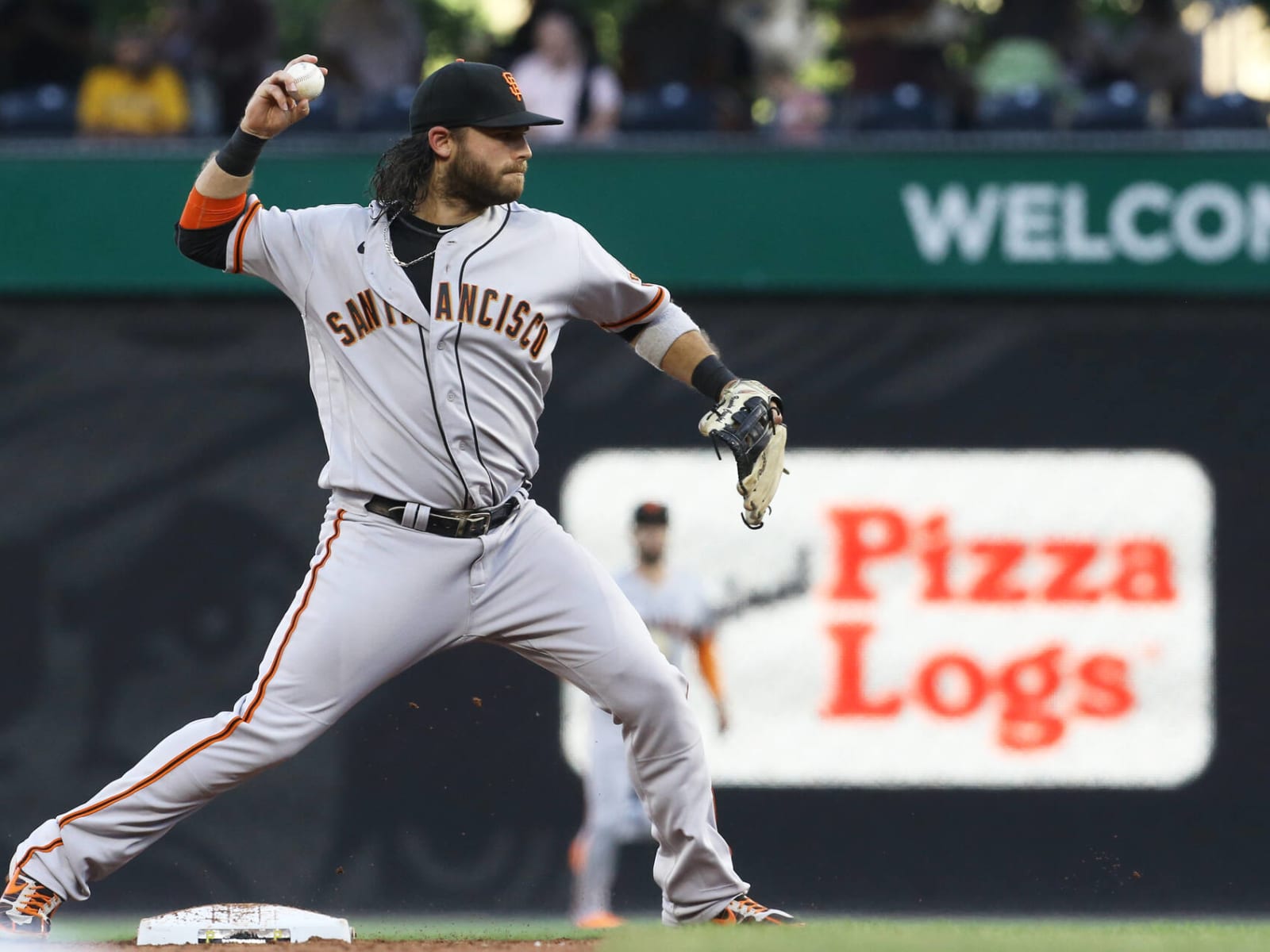 Giants place shortstop Brandon Crawford (knee) on IL