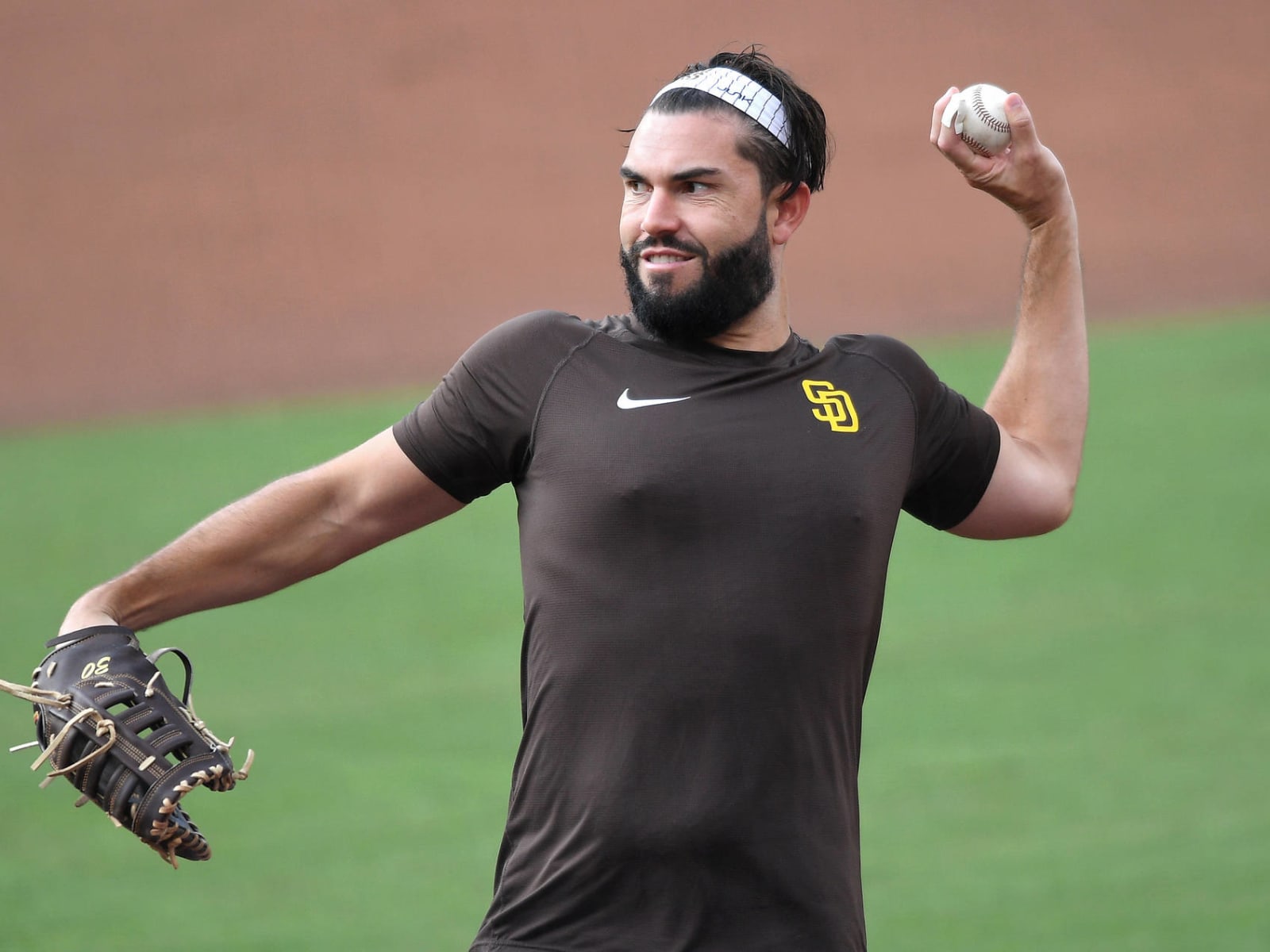 Jeremy Peña hits his first career homer while his parents are