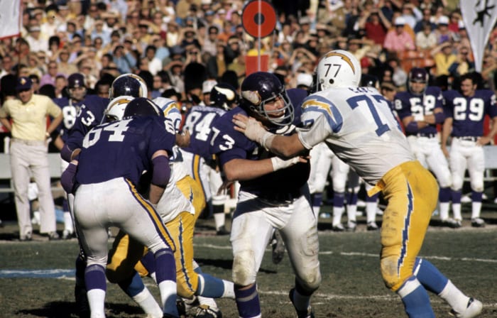 1968: Unique clause sends Hall of Fame tackle to Vikings
